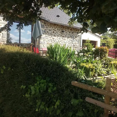 Au Calme Avec Terrasse, Jardin, Cheminee, Proche De Salers Et Piste De - Fr-1-742-41 بيت للعطل Anglards-de-Salers
