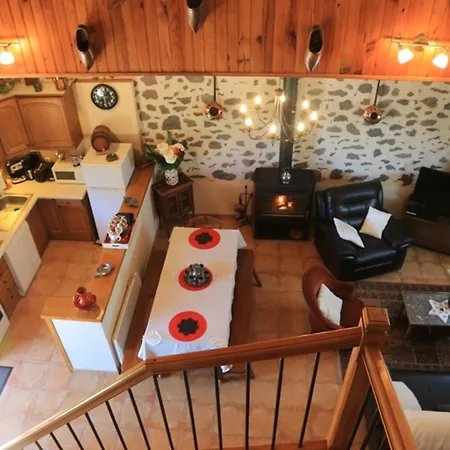 Au Calme Avec Terrasse, Jardin, Cheminee, Proche De Salers Et Piste De - Fr-1-742-41 *